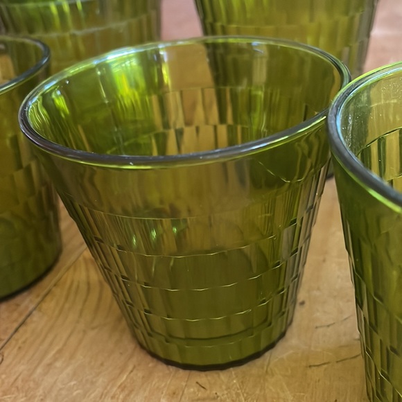 Six Vintage Plastic Picnic Cups - Picture 2 of 6